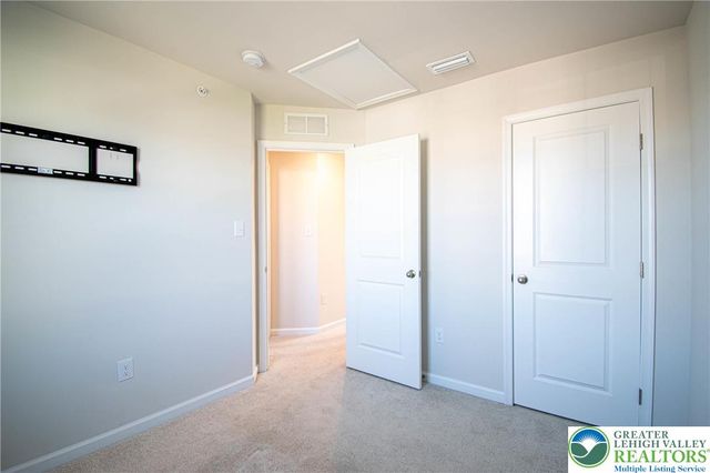 2118 Cross Country Road, Northampton Boro, PA 18067