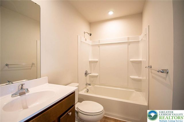 2118 Cross Country Road, Northampton Boro, PA 18067