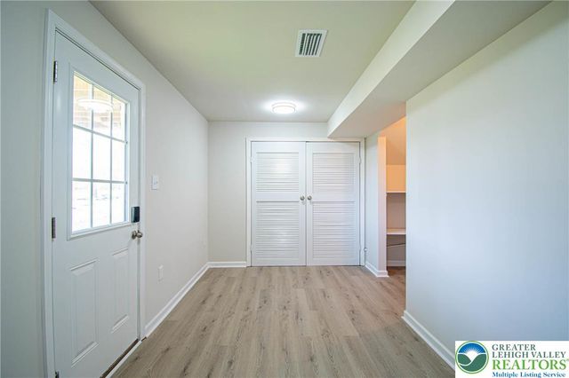 2118 Cross Country Road, Northampton Boro, PA 18067