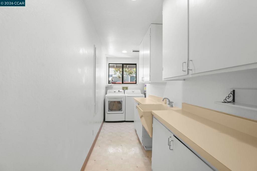 Image 10 of property listing at 185 Rock Oak Ct, Walnut Creek, CA 94598