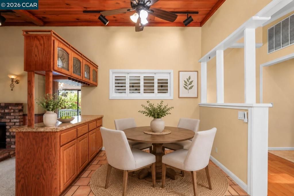Image 11 of property listing at 185 Rock Oak Ct, Walnut Creek, CA 94598