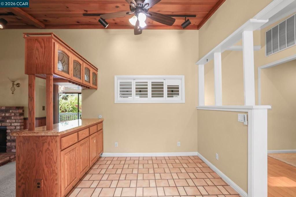 Image 12 of property listing at 185 Rock Oak Ct, Walnut Creek, CA 94598