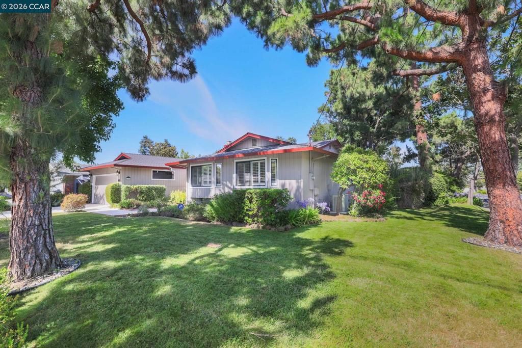 Image 2 of property listing at 185 Rock Oak Ct, Walnut Creek, CA 94598