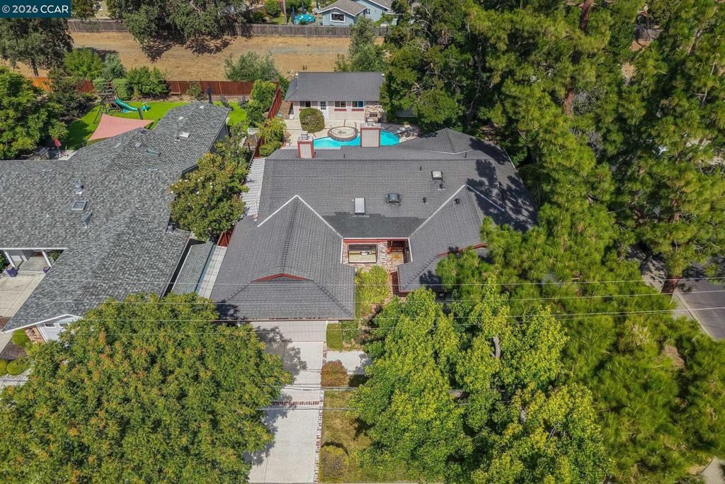 Image 4 of property listing at 185 Rock Oak Ct, Walnut Creek, CA 94598