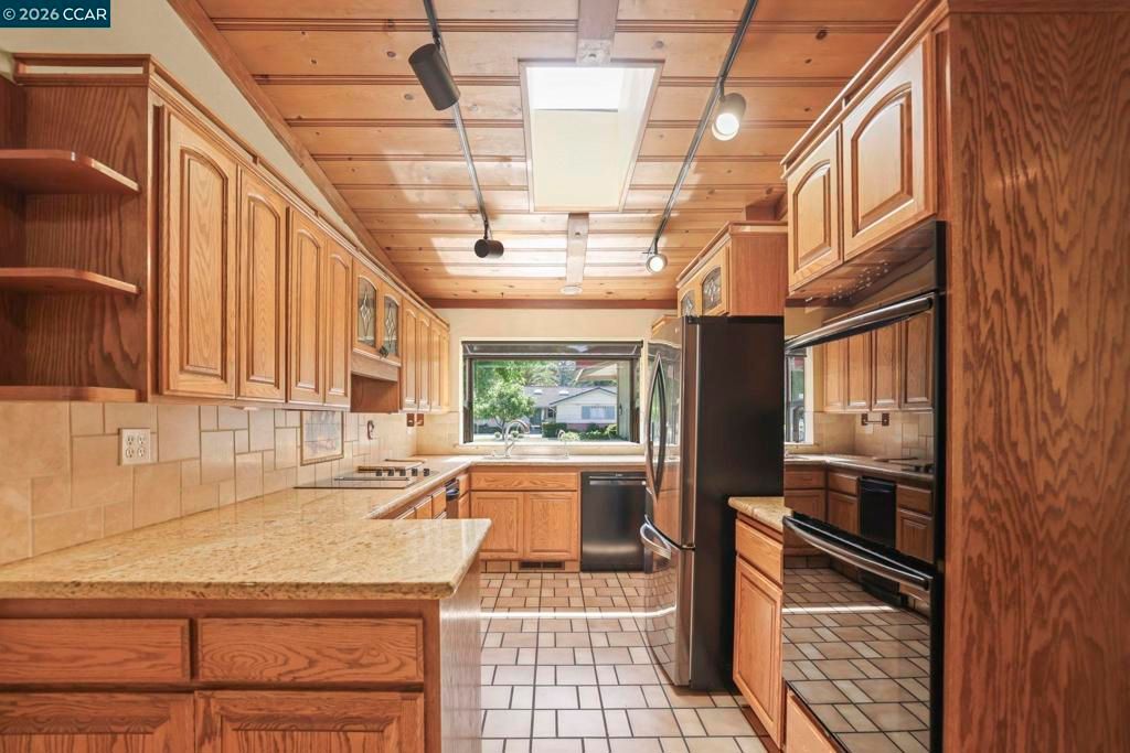 Image 7 of property listing at 185 Rock Oak Ct, Walnut Creek, CA 94598
