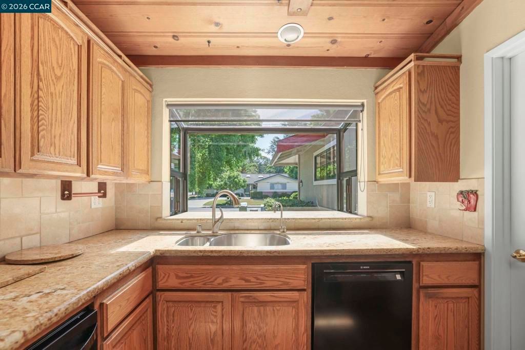 Image 9 of property listing at 185 Rock Oak Ct, Walnut Creek, CA 94598