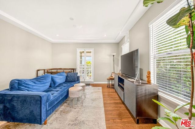 9928 Robbins Drive, Beverly Hills, CA 90212