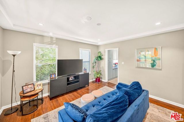 9928 Robbins Drive, Beverly Hills, CA 90212