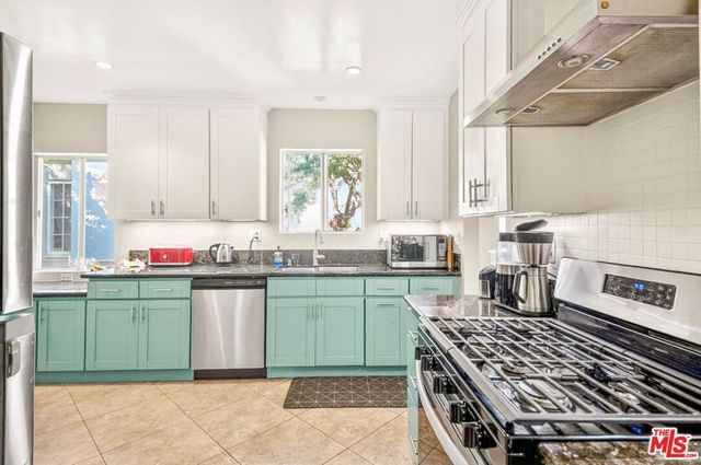 9928 Robbins Drive, Beverly Hills, CA 90212