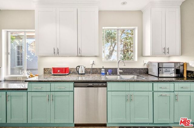 9928 Robbins Drive, Beverly Hills, CA 90212