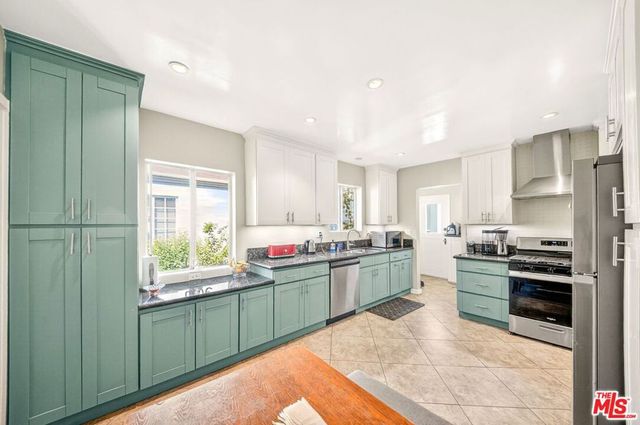 9928 Robbins Drive, Beverly Hills, CA 90212