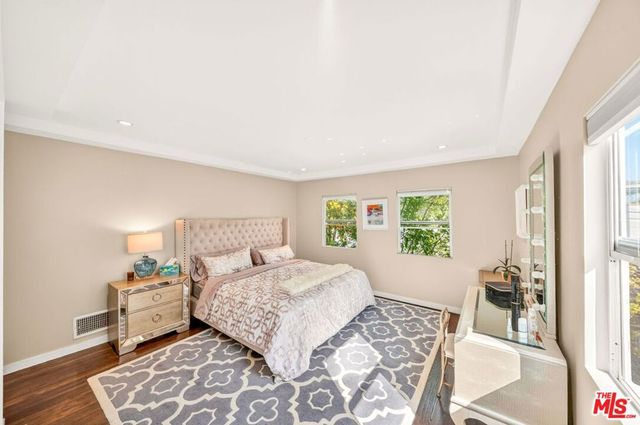 9928 Robbins Drive, Beverly Hills, CA 90212