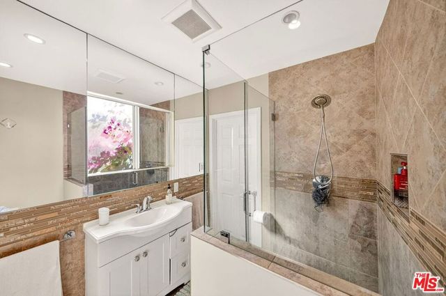 9928 Robbins Drive, Beverly Hills, CA 90212