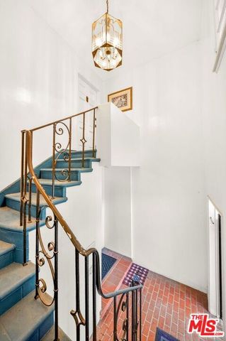 9928 Robbins Drive, Beverly Hills, CA 90212