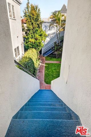 9928 Robbins Drive, Beverly Hills, CA 90212
