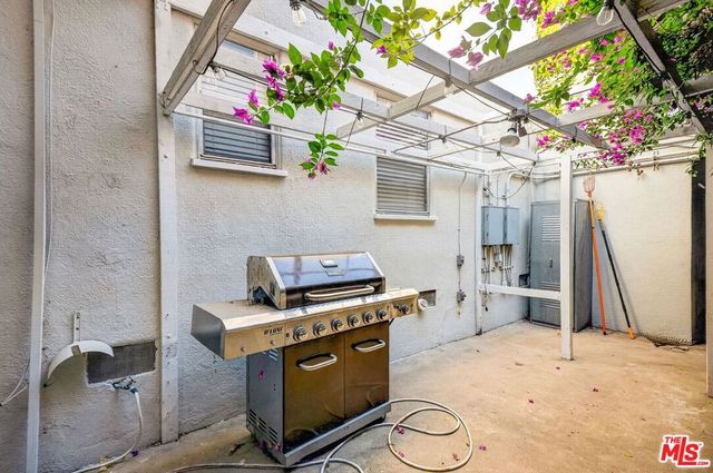 9928 Robbins Drive, Beverly Hills, CA 90212
