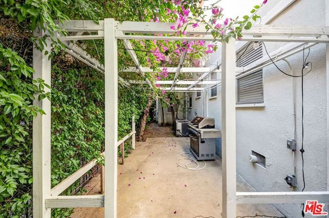 9928 Robbins Drive, Beverly Hills, CA 90212