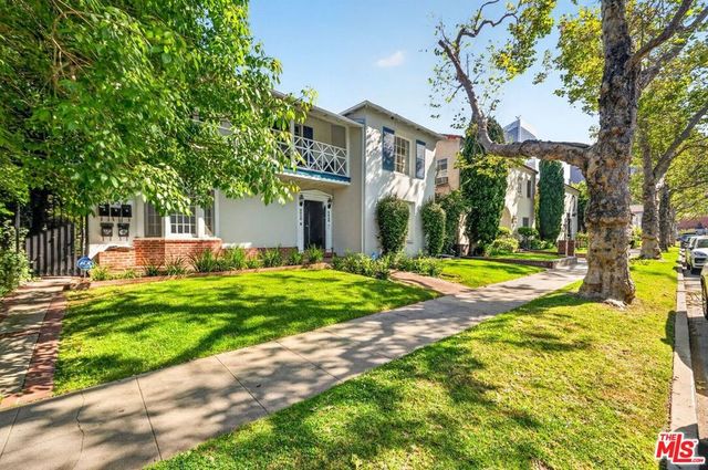 9928 Robbins Drive, Beverly Hills, CA 90212