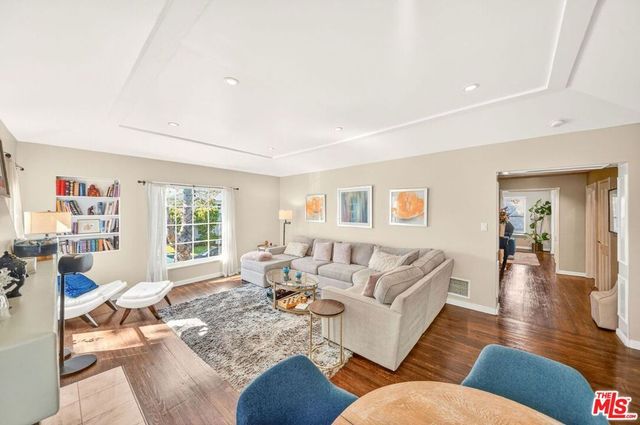 9928 Robbins Drive, Beverly Hills, CA 90212