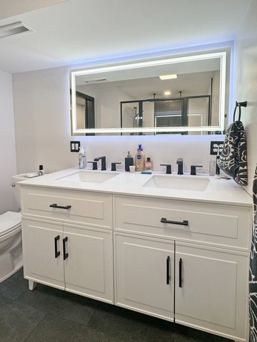 817 W Empire Street, Freeport, IL 61032