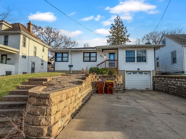 817 W Empire Street, Freeport, IL 61032