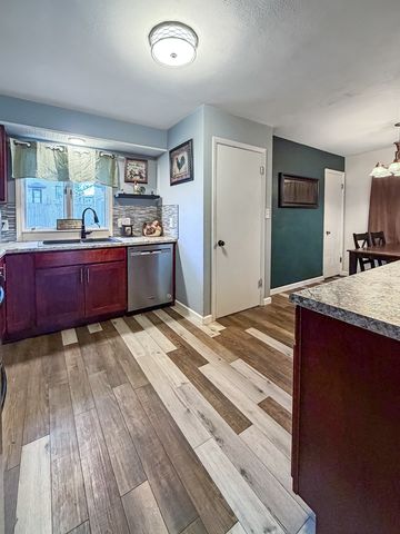 817 W Empire Street, Freeport, IL 61032