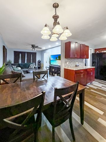 817 W Empire Street, Freeport, IL 61032