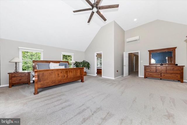 11203 PARKWOOD DR, Hagerstown, MD 21742