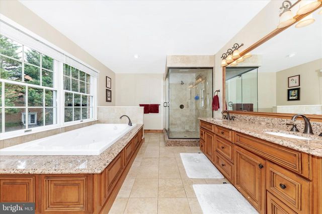 11203 PARKWOOD DR, Hagerstown, MD 21742
