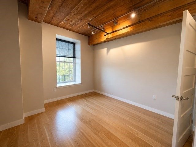 130 John St G44, Lowell, MA 01852