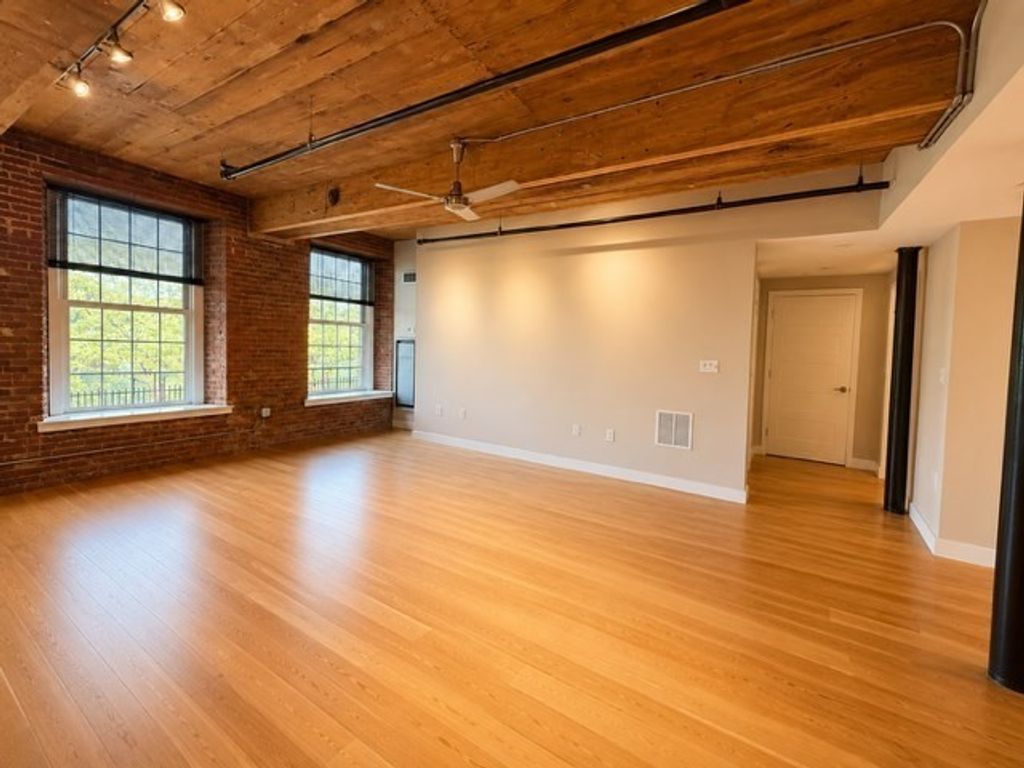 130 John St G44, Lowell, MA 01852