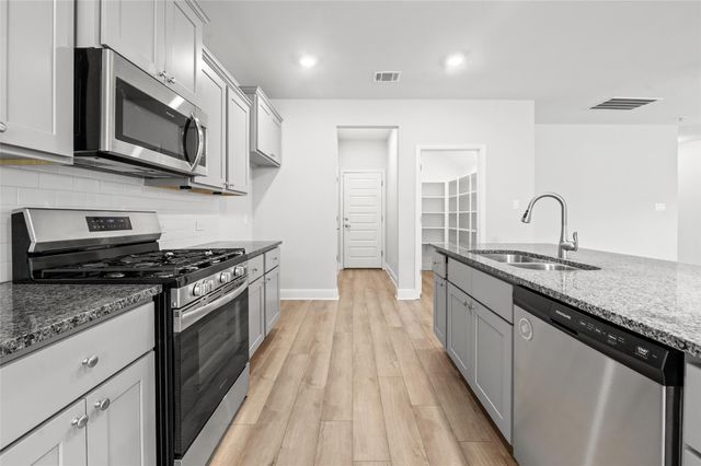 4414 W Bayou Maison Circle, Dickinson, TX 77539