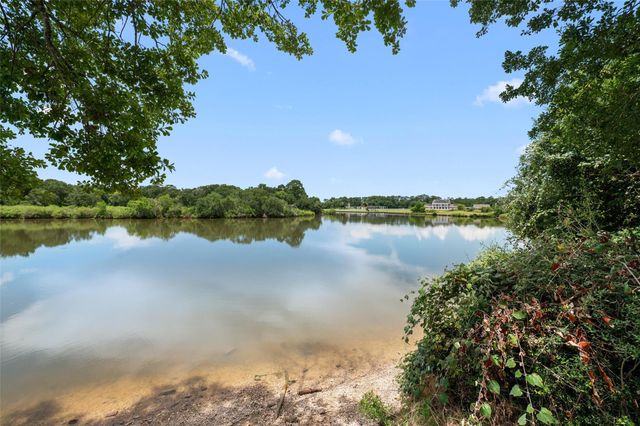 4414 W Bayou Maison Circle, Dickinson, TX 77539