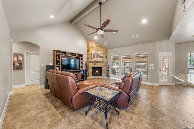 149 CIBOLO RIDGE DR, La Vernia, TX 78121