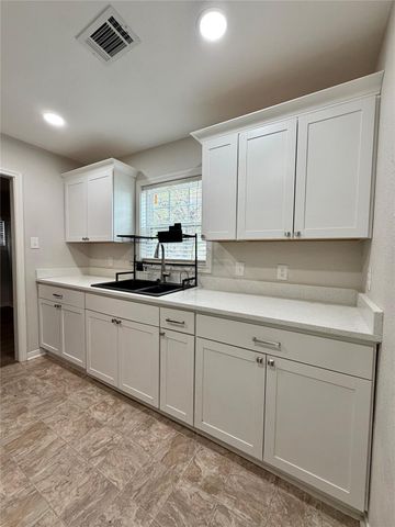 1427 W 7th Street, Freeport, TX 77541