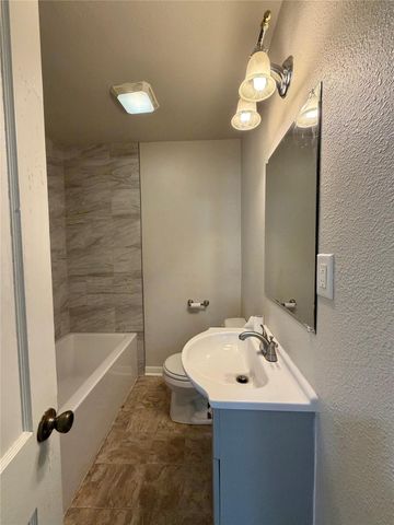 1427 W 7th Street, Freeport, TX 77541