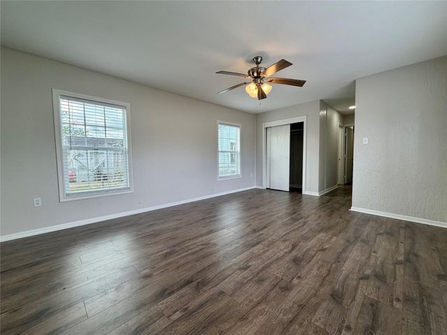 1427 W 7th Street, Freeport, TX 77541