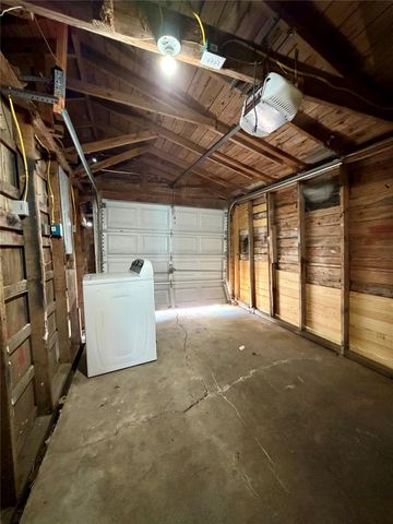 1427 W 7th Street, Freeport, TX 77541