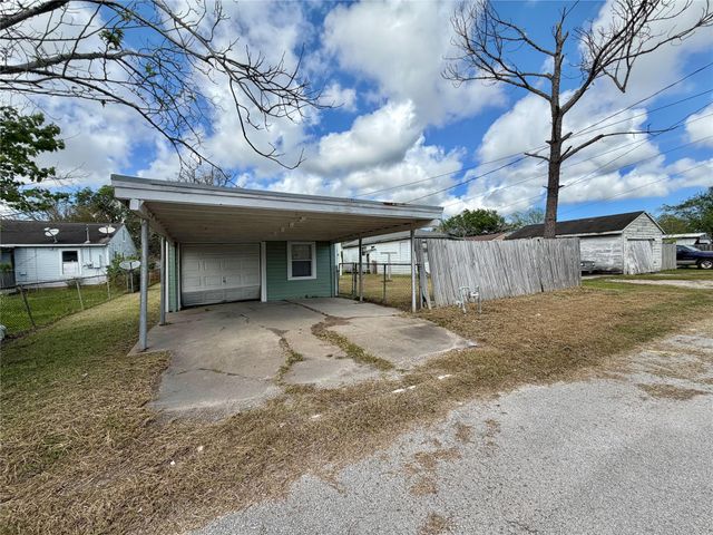 1427 W 7th Street, Freeport, TX 77541