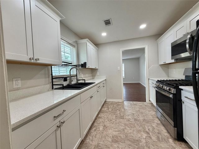 1427 W 7th Street, Freeport, TX 77541