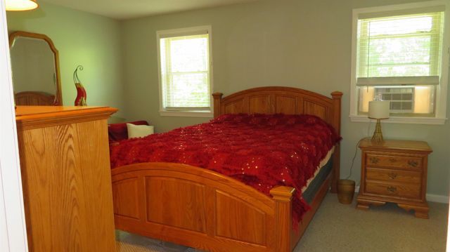 17 Oakwood Cir Apt 2, Goffstown, NH 03045
