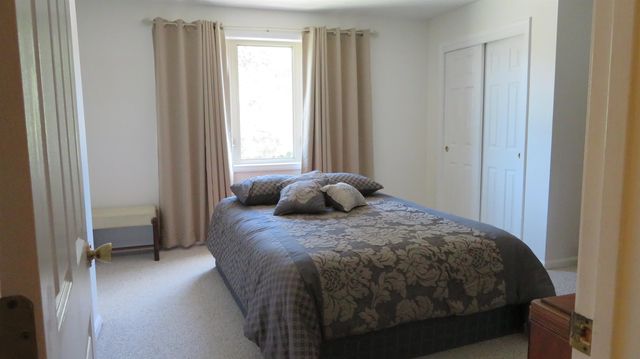17 Oakwood Cir Apt 2, Goffstown, NH 03045