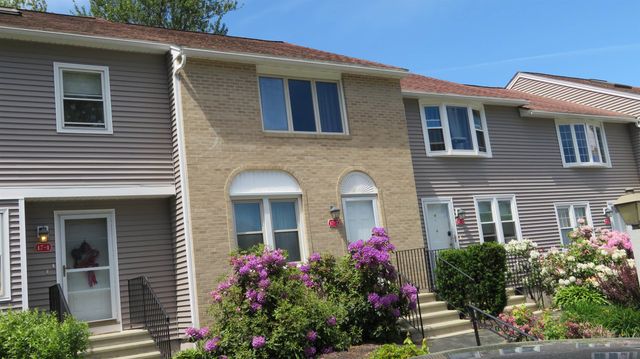 17 Oakwood Cir Apt 2, Goffstown, NH 03045