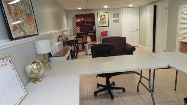 17 Oakwood Cir Apt 2, Goffstown, NH 03045