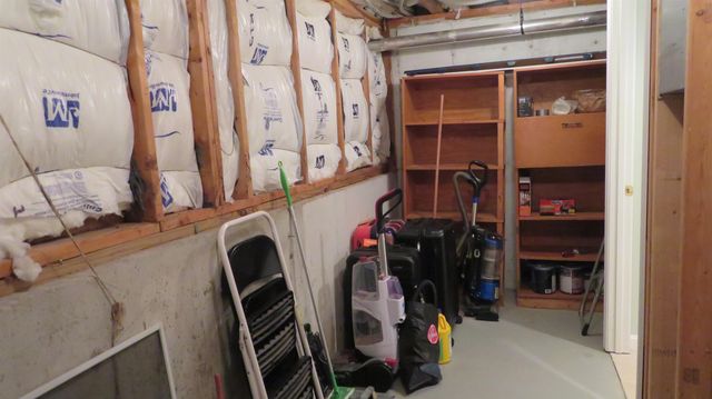 17 Oakwood Cir Apt 2, Goffstown, NH 03045