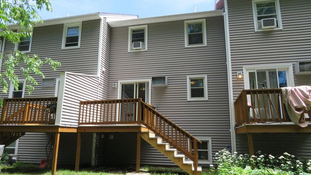 17 Oakwood Cir Apt 2, Goffstown, NH 03045