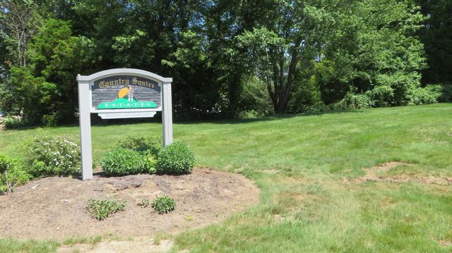 17 Oakwood Cir Apt 2, Goffstown, NH 03045