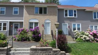 17 Oakwood Cir Apt 2, Goffstown, NH 03045