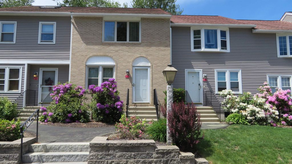 17 Oakwood Cir Apt 2, Goffstown, NH 03045