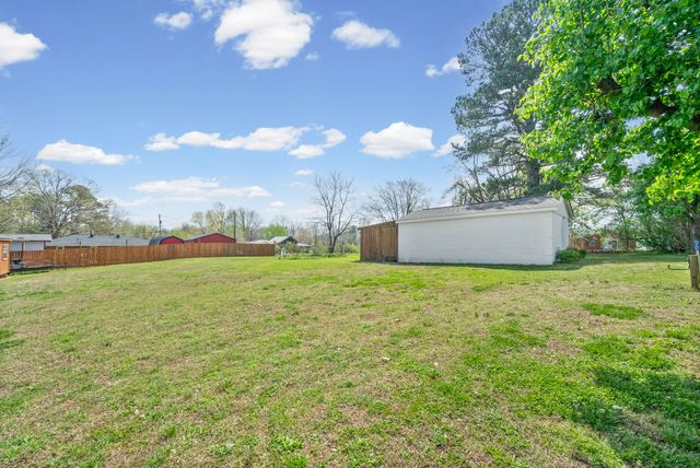 80 Church St, Tennessee Ridge, TN 37178